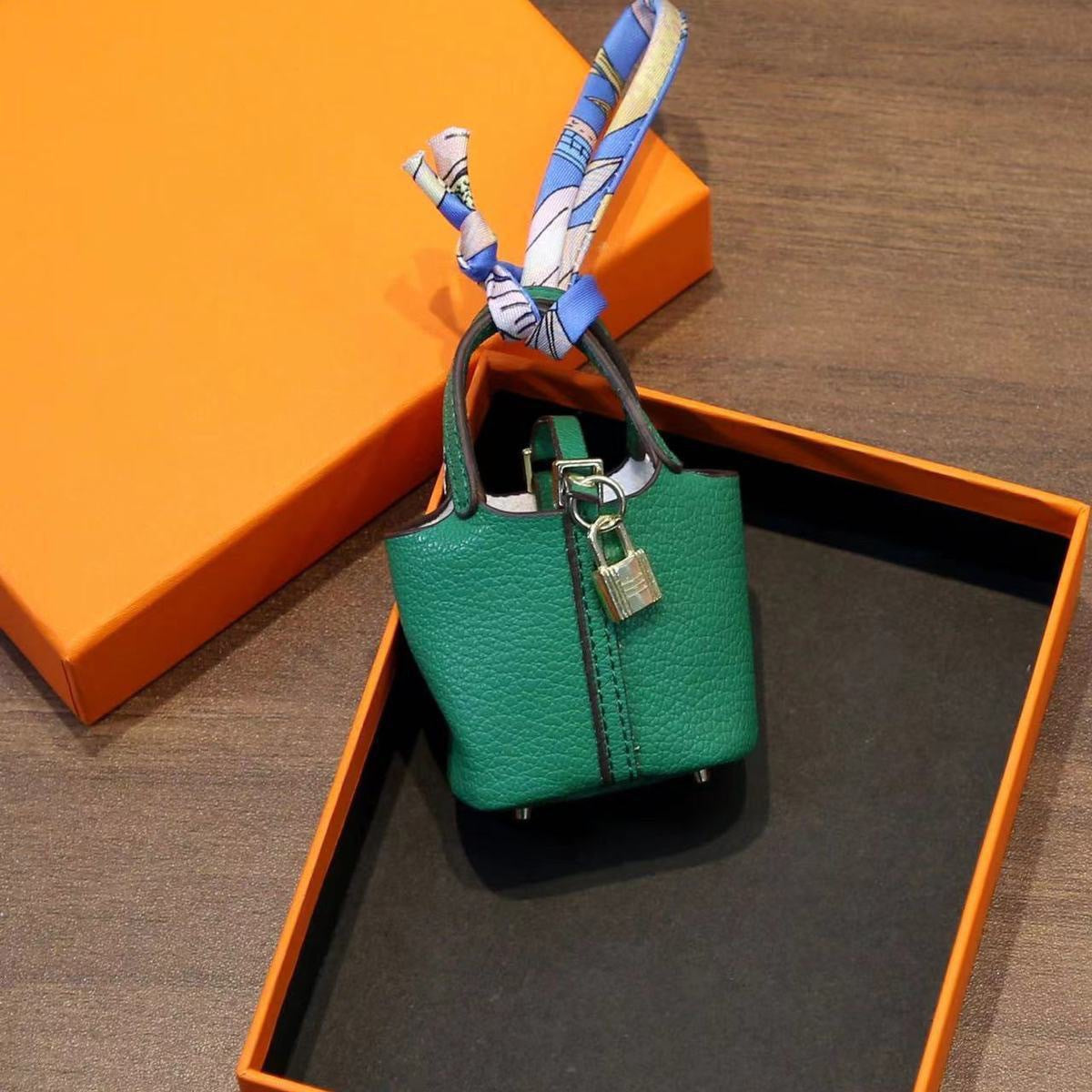 e46516c8-6154-42b7-a52c-3cfab80fc37e