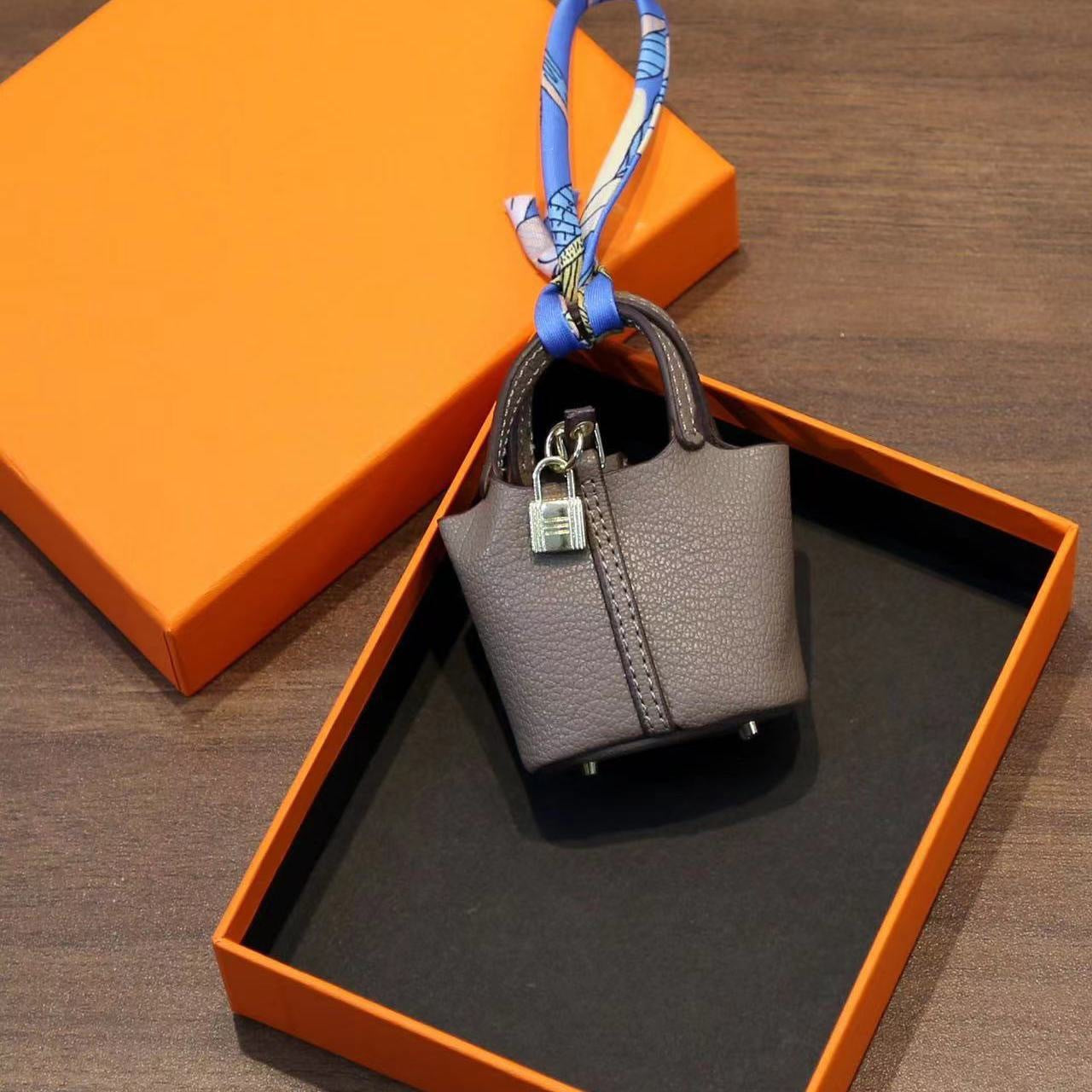 e5d30252-d7e2-449f-a638-3b026c3fc5c2